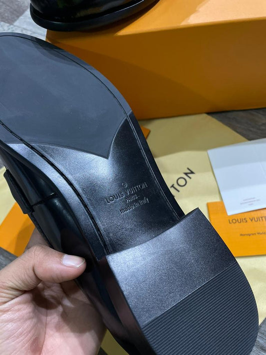 LOUIS VUITTON || Men's Louis Vuitton x NBA Patent Leather Casual Calf Leather Loafers - FASHION MYST