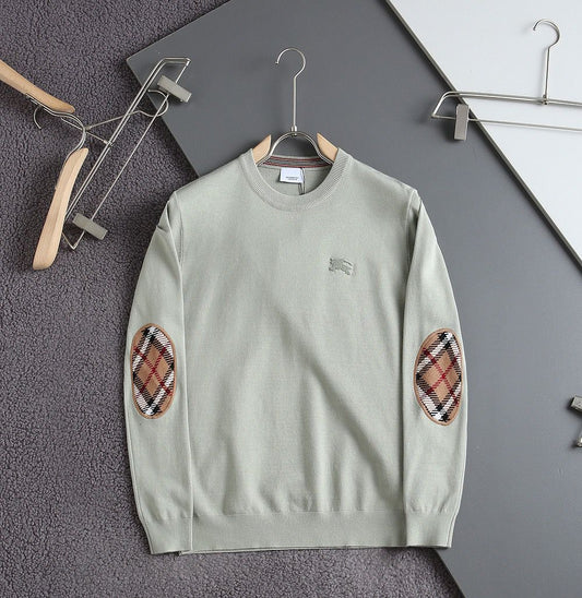 BURBERRY || Wool Knit Sweater Featuring a Round Neckline - FASHION MYST