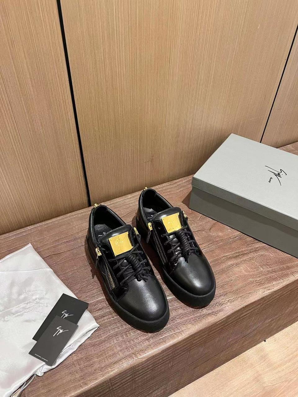 Giuseppe Zanotti || Men's Black Gold Low-top Birel Sneakers