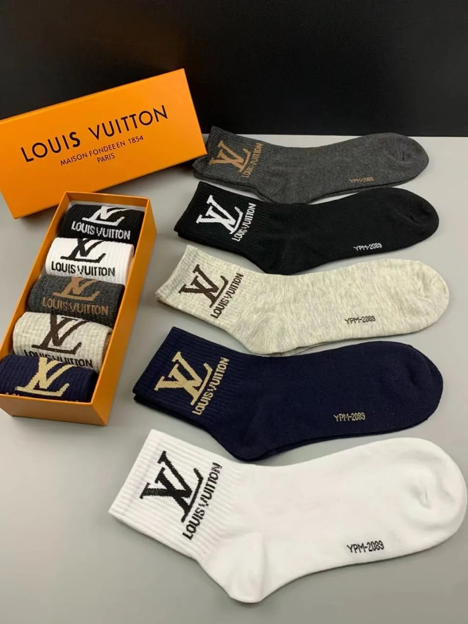 LOUIS VUITTON || LV Monogram Logo Socks (Pack Of Five) – FASHION MYST