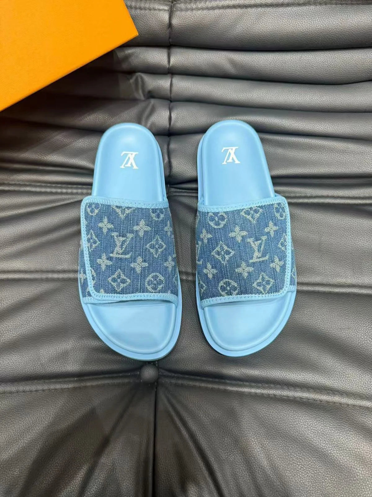 LOUIS VUITTON || Men's LV Logo Printed Palm Slippers – FASHION MYST