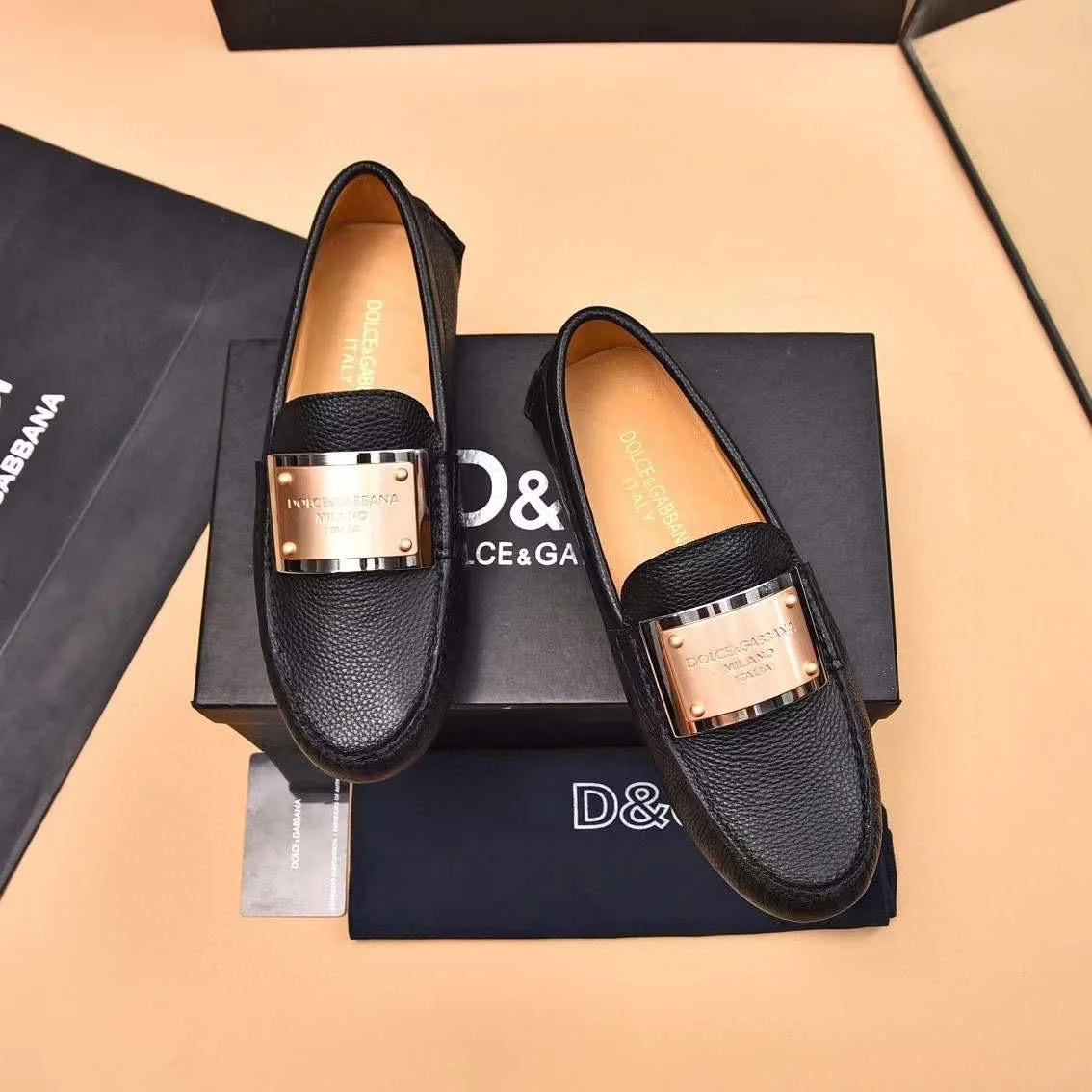 DOLCE & GABBANA || Black Leather Loafer With Metal Logo  display picture 1