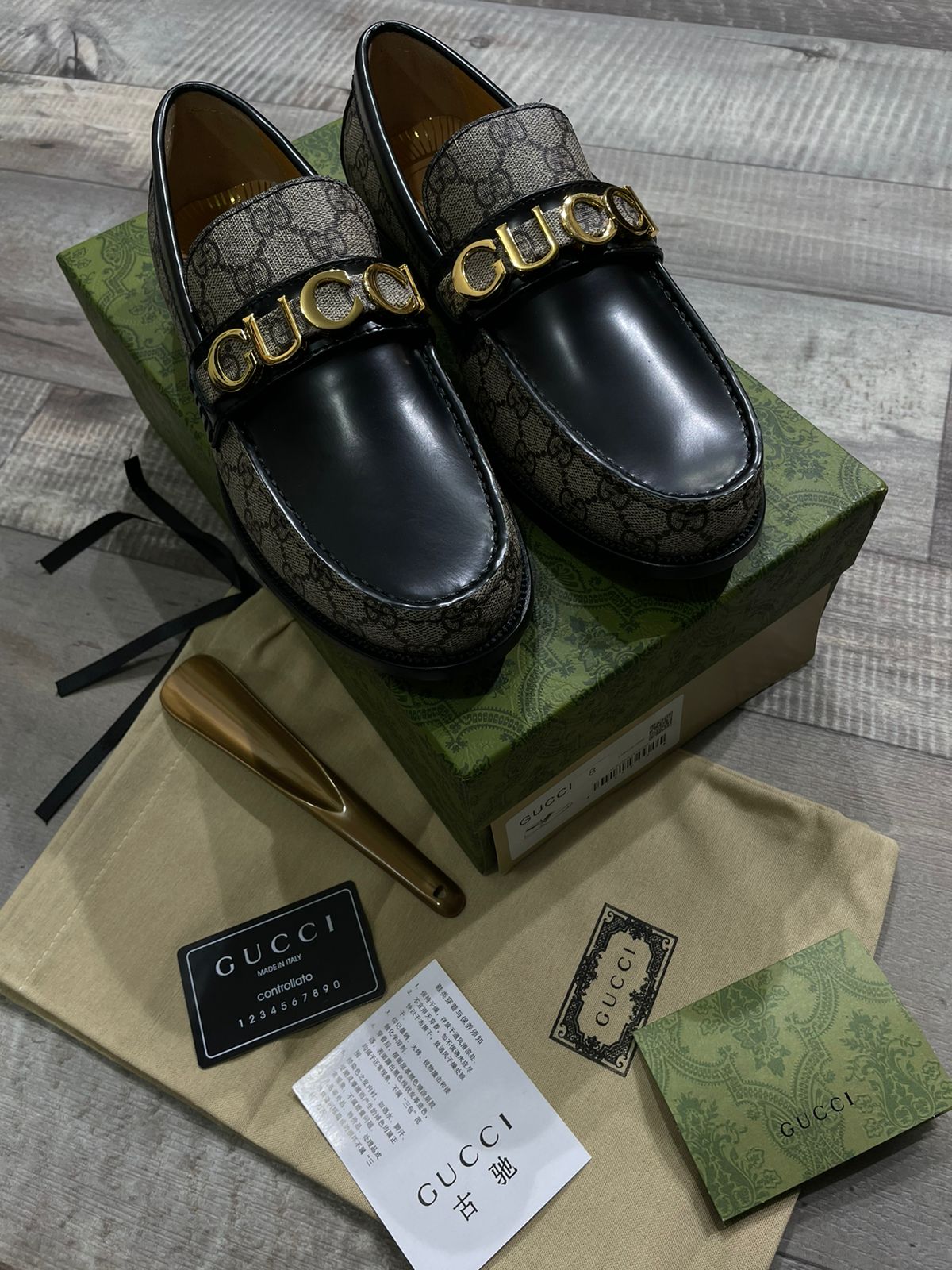 GUCCI || CARA LOGO EMBELLISHED TEXTURED CALF LEATHER LOAFER 