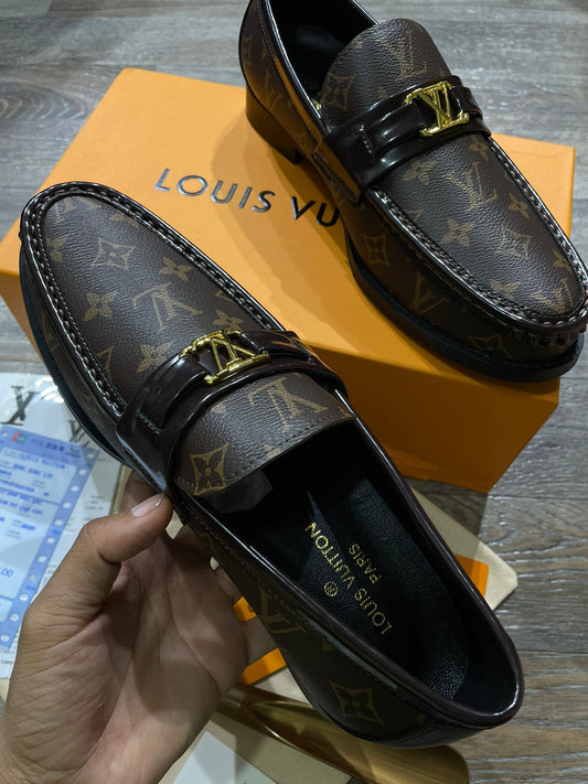 LOUIS VUITTON || MONOGRAM PRINT CALF LEATHER LOAFER /BROWN - FASHION MYST