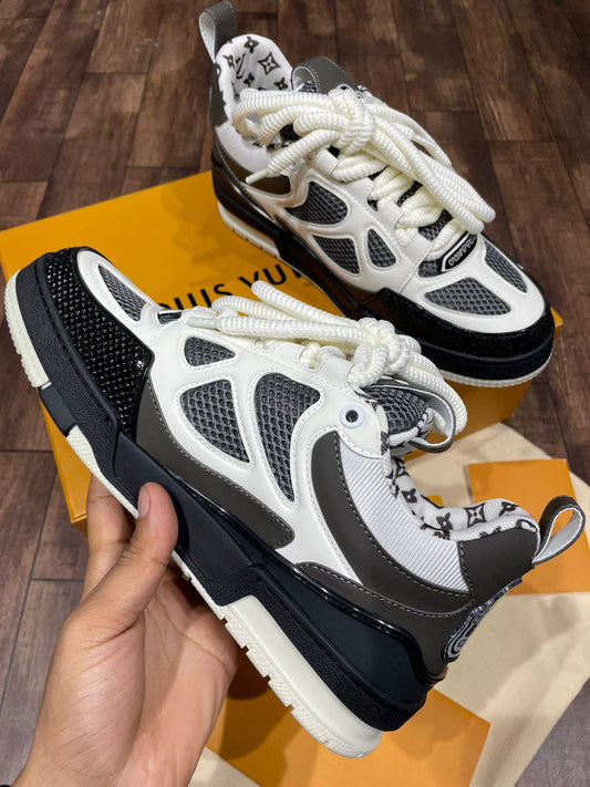 LOUIS VUITTON || MONOGRAM UNISEX BLENDED FABRICS STREET STYLE PLAIN LEATHER SNEAKERS - FASHION MYST