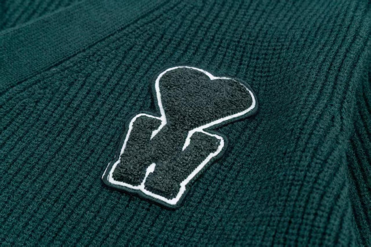 AMI PARIS || Men's Dark Green Ribbed Cardigan with Heart Emblem – Stylish Casual Wear