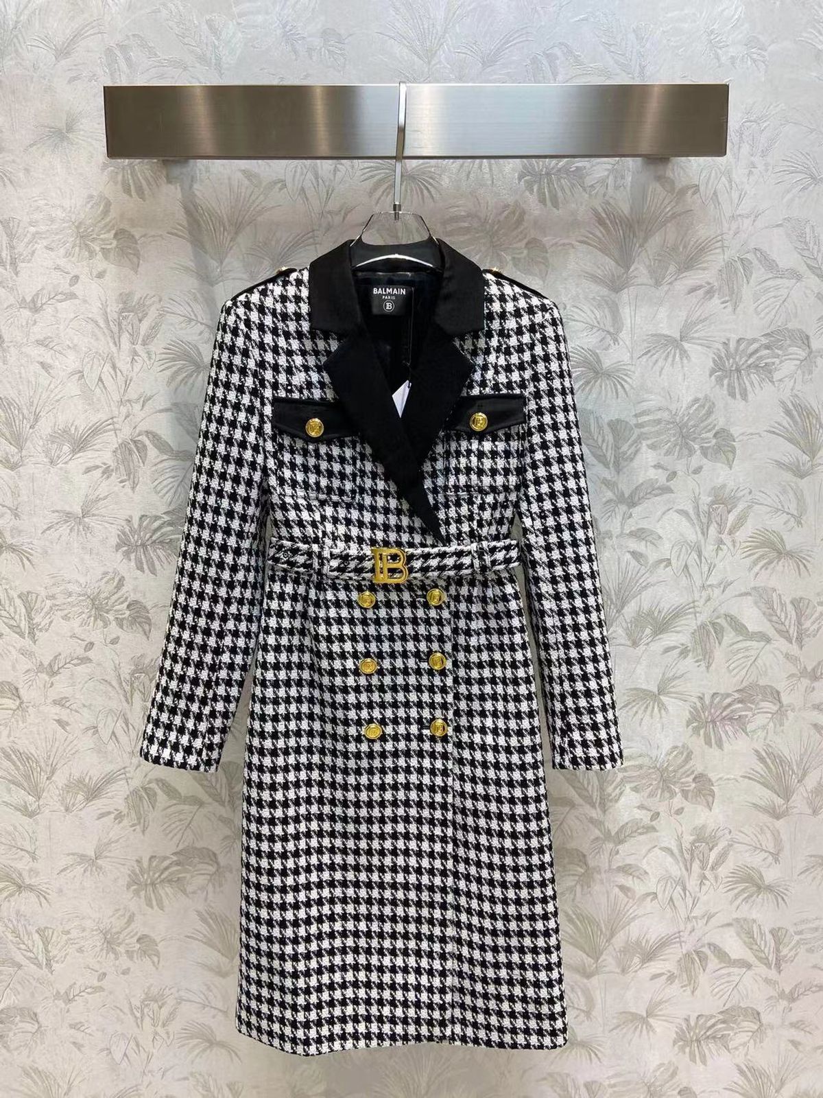 BALMAIN Authentic Quality Coat available For Ladies