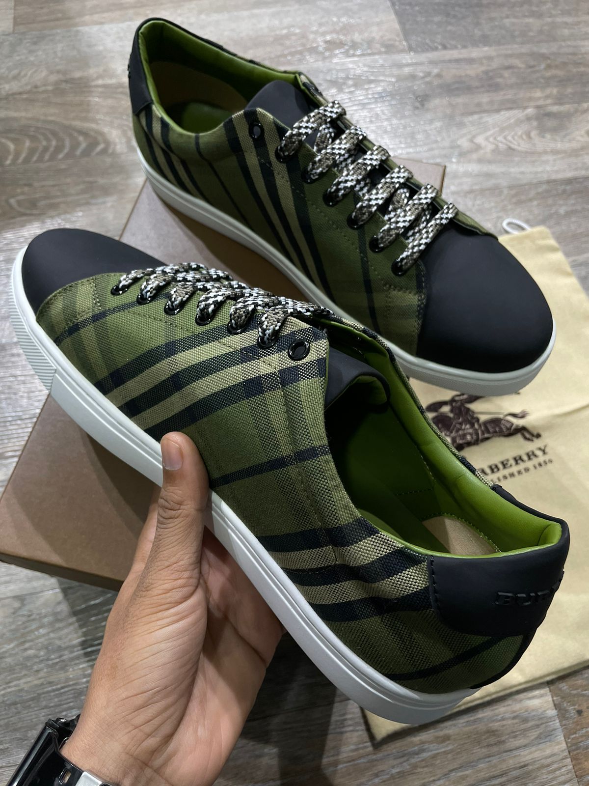 BURBERRY || CANVAS CHECK PRINT SNEAKERS / GREEN - FASHION MYST 