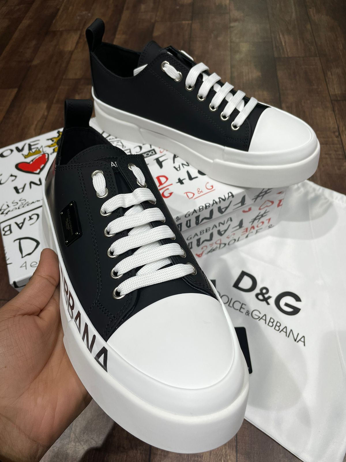 DOLCE & GABBANA || PORTOFINO LEATHER SNEAKERS WITH LOGO - FASHION MYST 