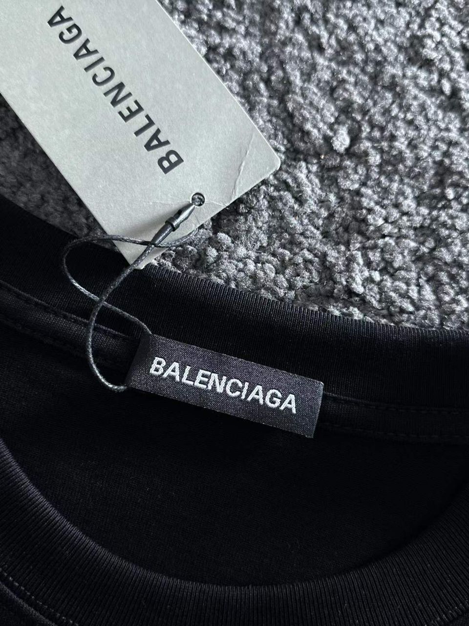 BALENCIAGA || Logo-Print Short-Sleeve T-Shirt - FASHION MYST 