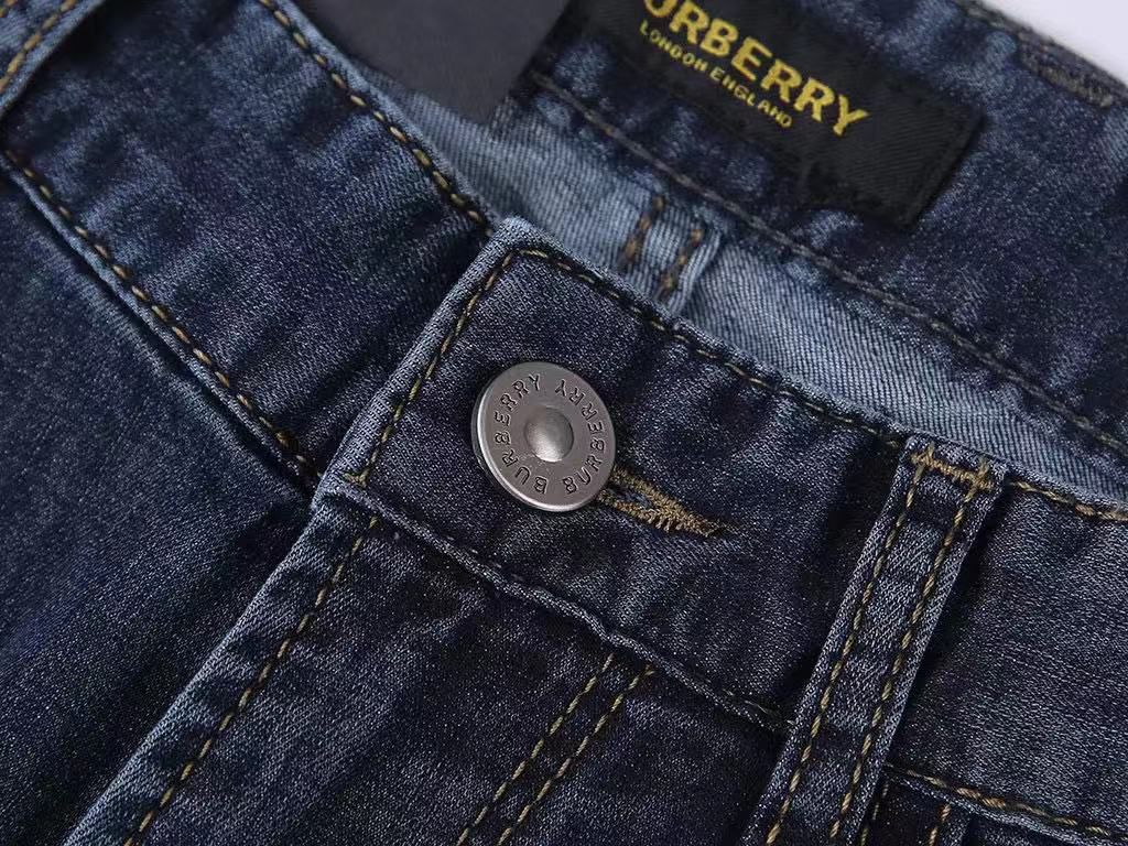 BURBRRY || Lightly Washed Straight Fit Jeans - FASHION MYST 