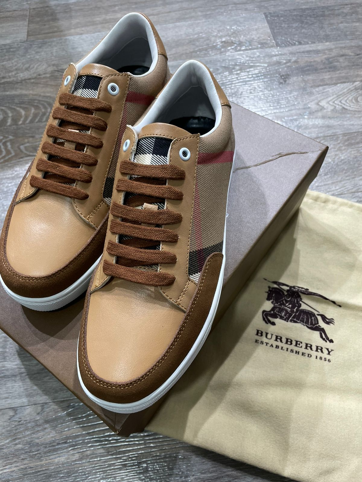 BURBERRY || Salmond Leather Check Sneakers - Beige - FASHION MYST 