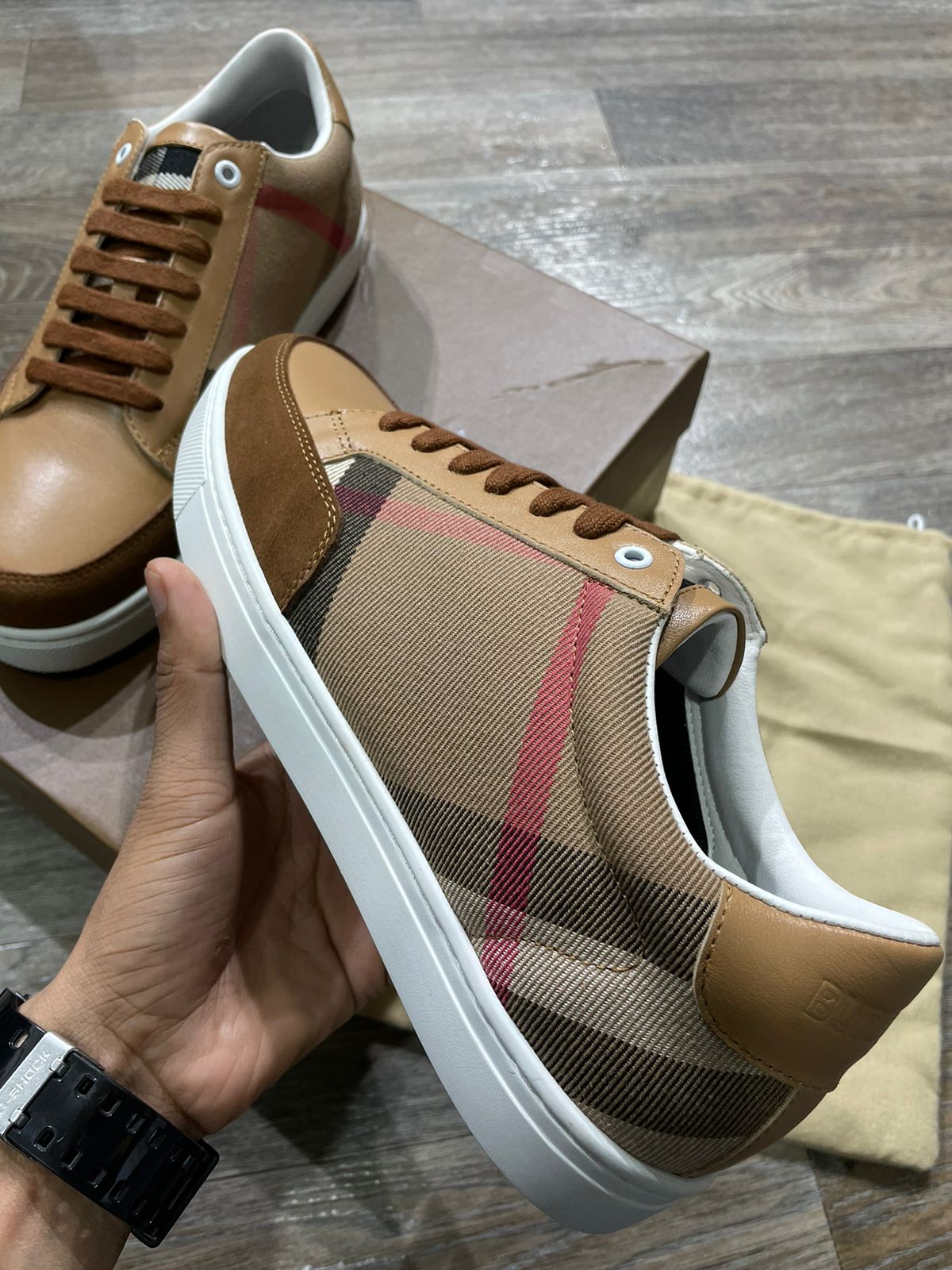 BURBERRY || Salmond Leather Check Sneakers - Beige - FASHION MYST 