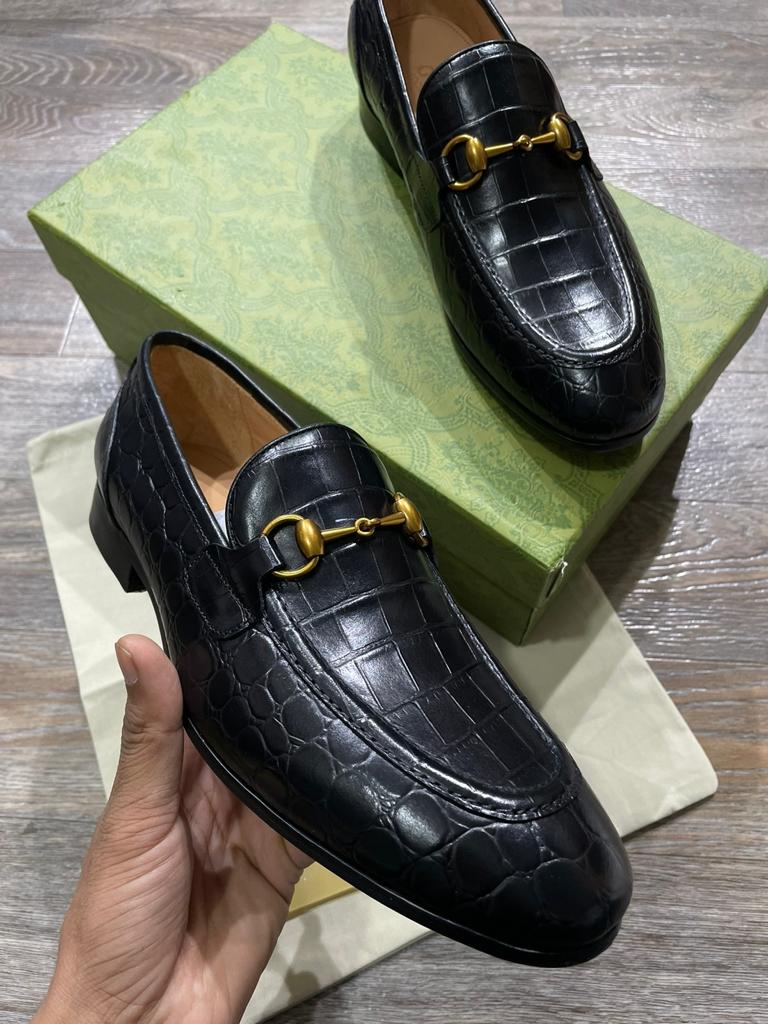 GUCCI || Crocodile Pattern Calf Leather Loafers / Black - FASHION MYST 