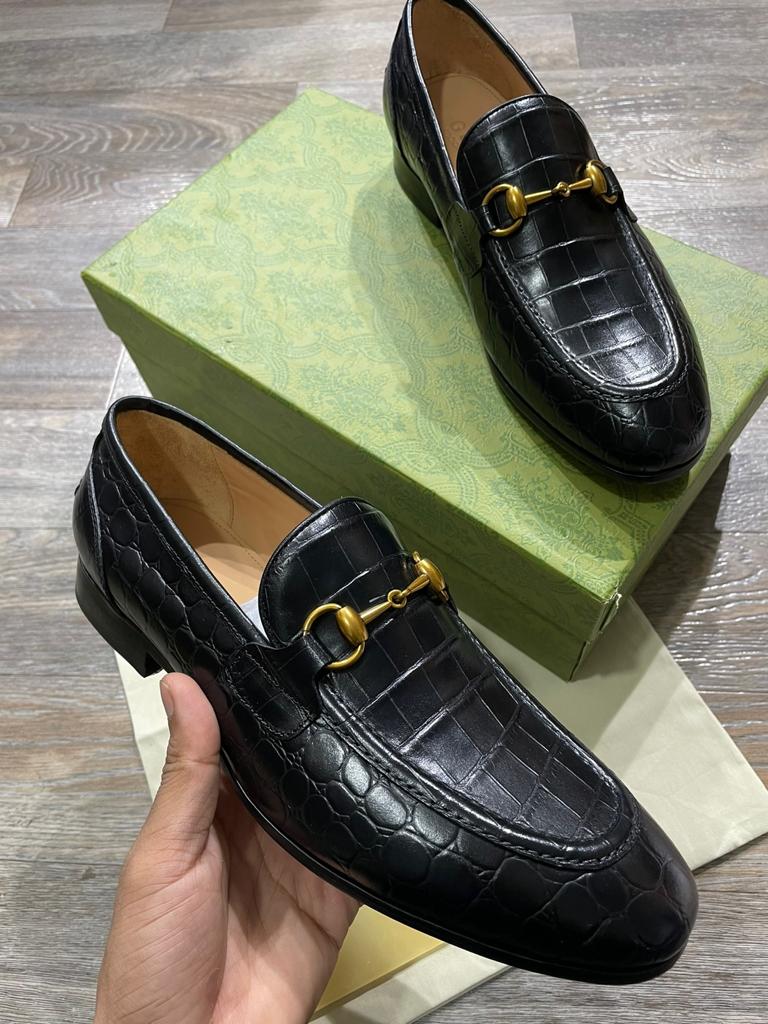 GUCCI || Crocodile Pattern Calf Leather Loafers / Black - FASHION MYST 