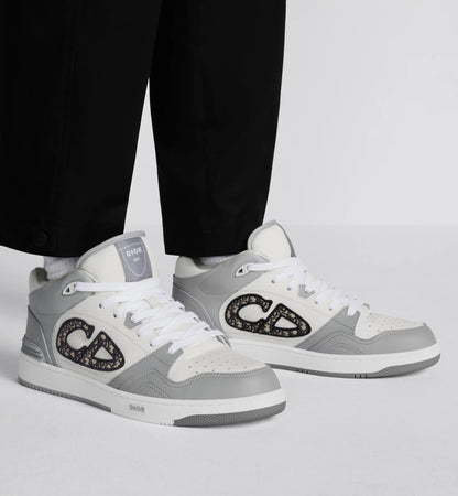 CHRISTIAN DIOR || Mid-Top Sneaker Grey and White Smooth Calfskin Oblique Jacquard Sneaker