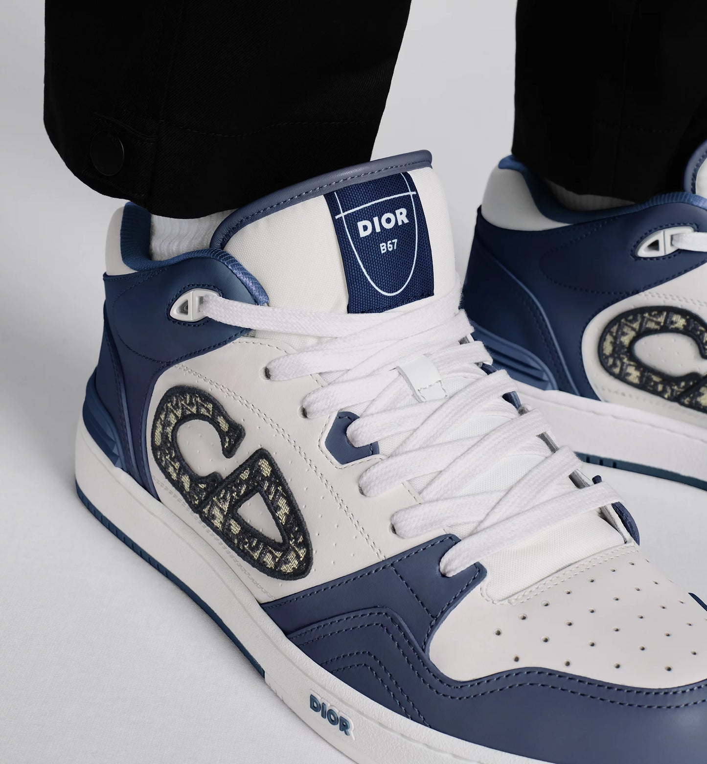 CHRISTIAN DIOR || Mid-Top Sneaker Navy Blue and White Smooth Calfskin Dior Oblique Jacquard