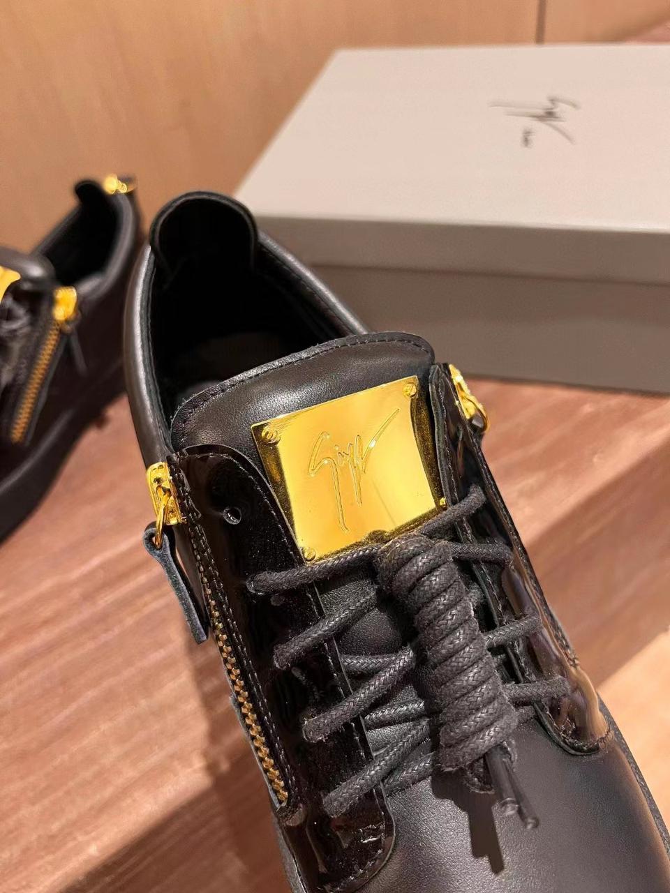 Giuseppe Zanotti || Men's Black & Gold Low-top Birel Sneakers - FASHION MYST 