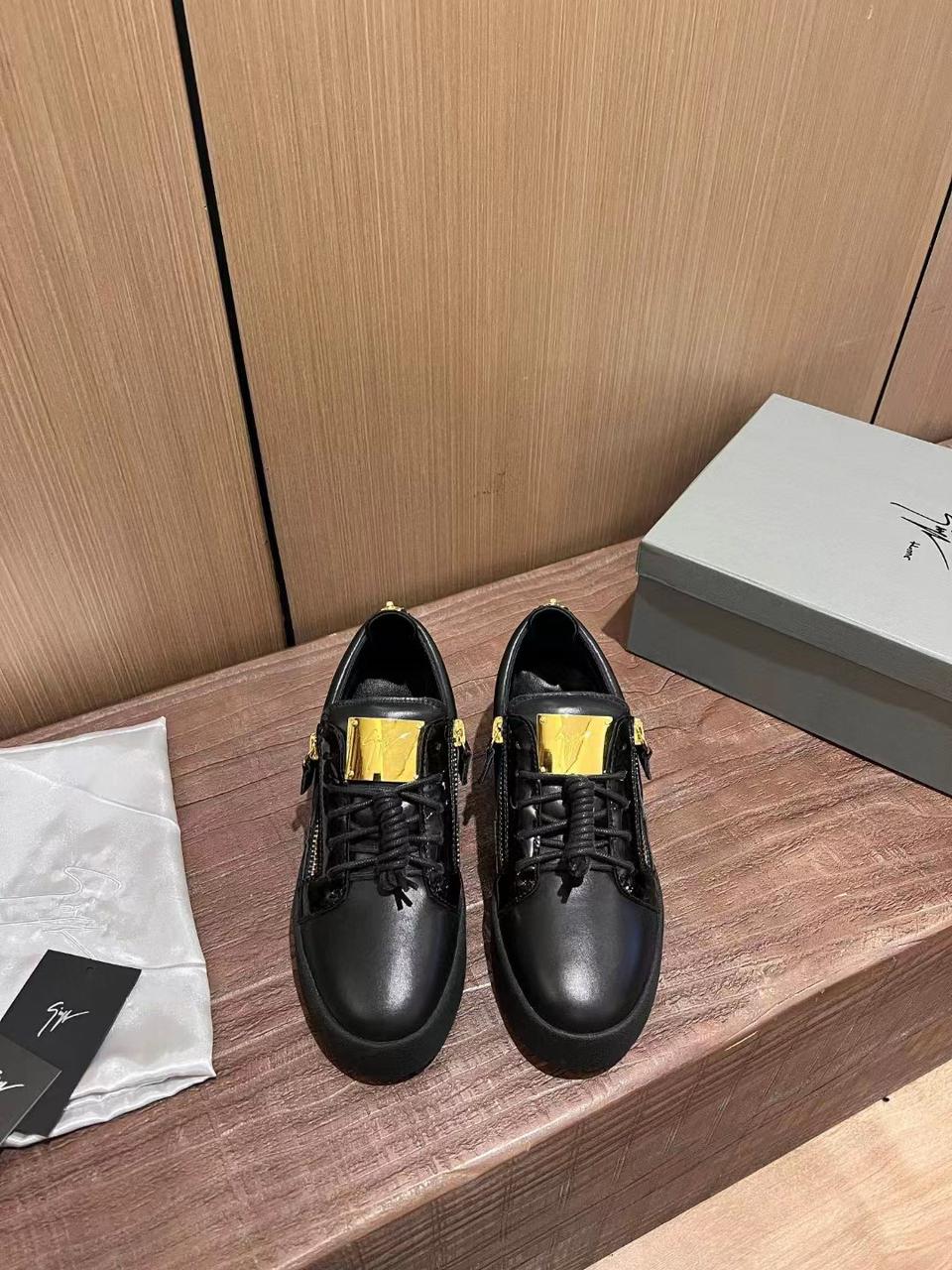 Giuseppe Zanotti || Men's Black & Gold Low-top Birel Sneakers
