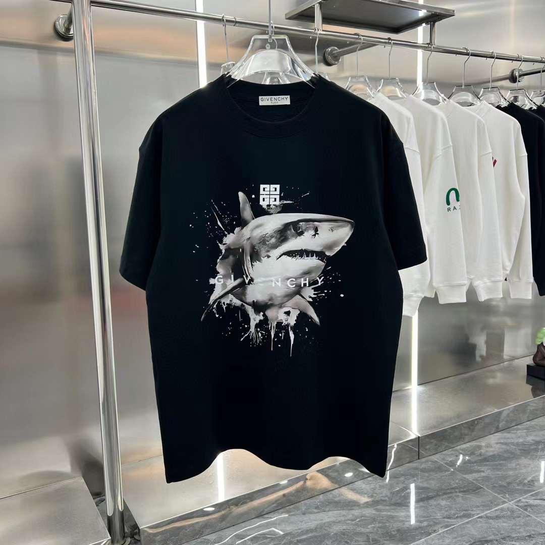 GIVENCHY SHARK PRINT CLASSIC DROP SHOULDER T-SHIRT - FASHION MYST 