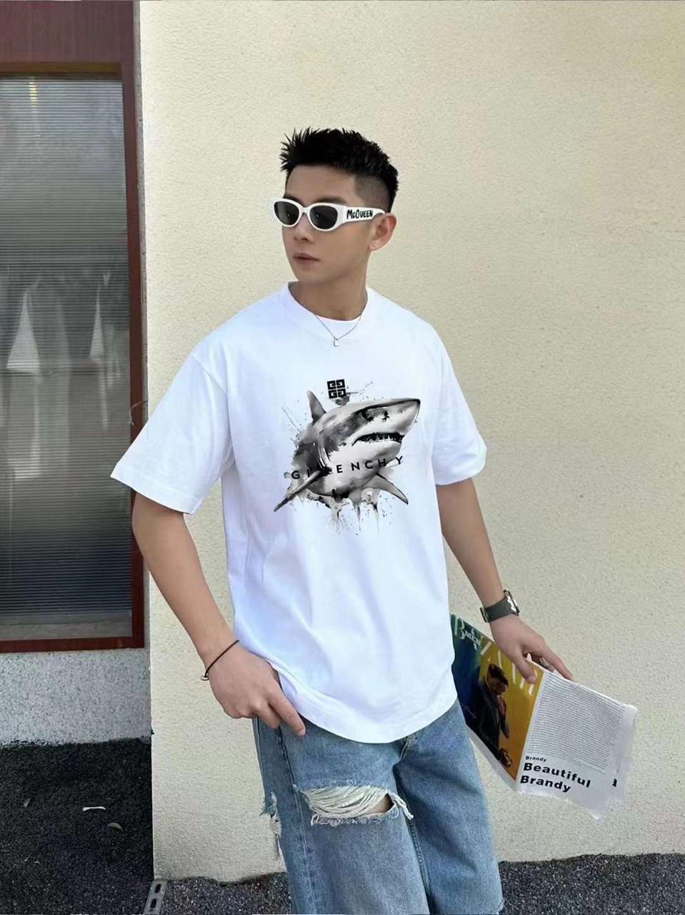 GIVENCHY SHARK PRINT CLASSIC DROP SHOULDER T-SHIRT - FASHION MYST 