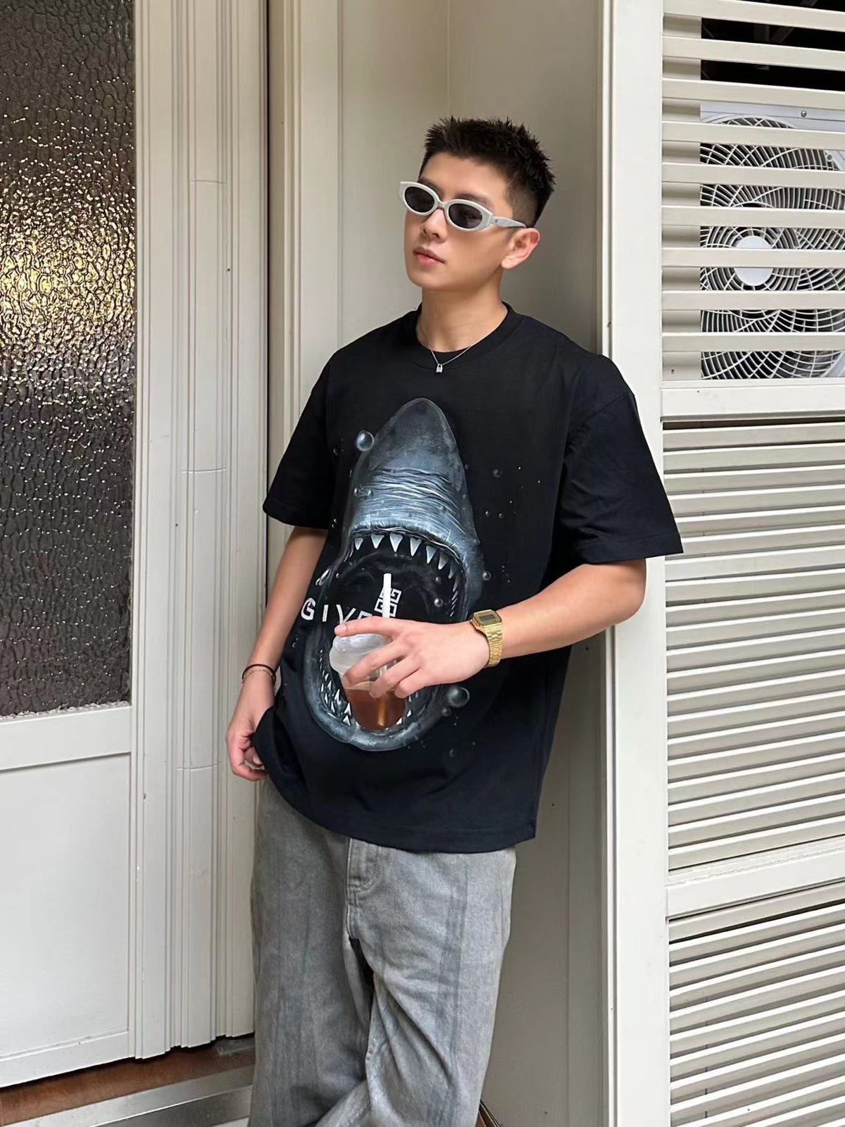 GIVENCHY SHARK PATTERN PRINT T-SHIRT WHITE|BLACK - FASHION MYST 