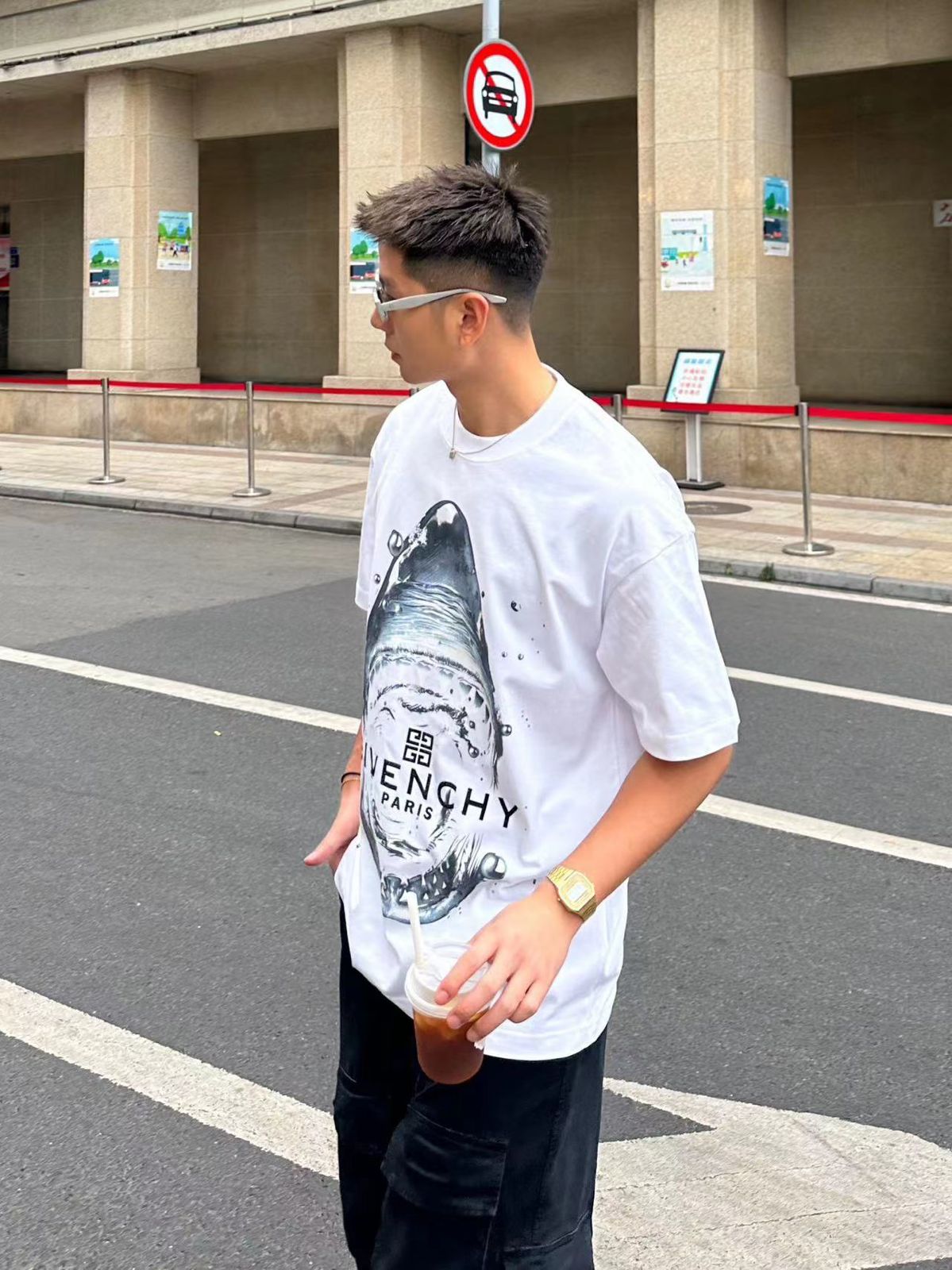 GIVENCHY SHARK PATTERN PRINT T-SHIRT WHITE|BLACK – FASHION MYST
