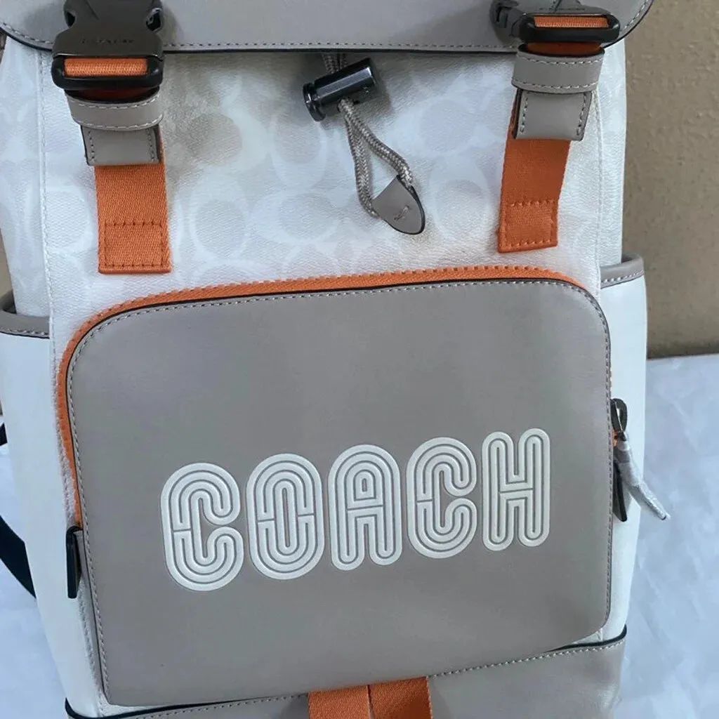 COACH || Outlet Track Backpack In Colorblock Signature Canvas White - FASHION MYST 