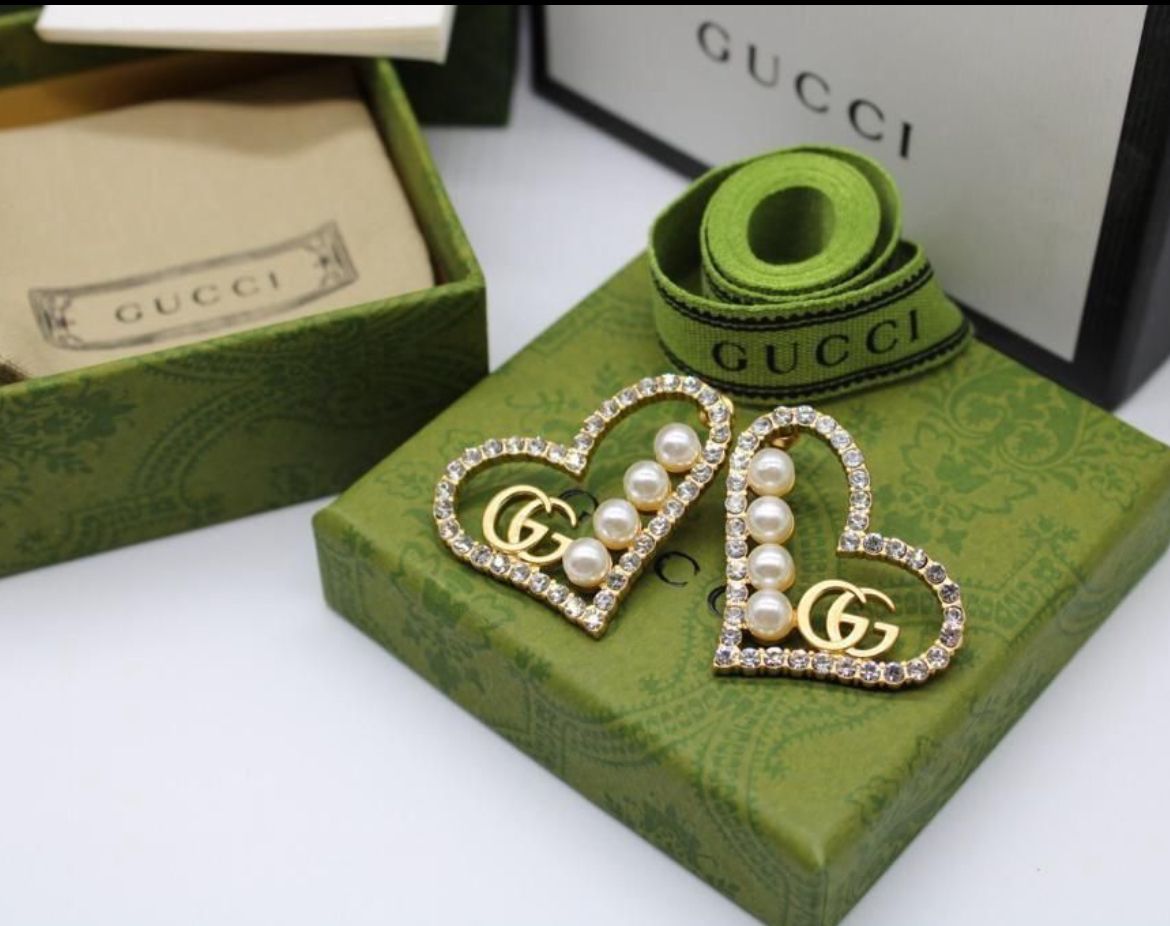 GUCCI || HEART CRYSTAL/PEARLS EARRINGS - FASHION MYST 