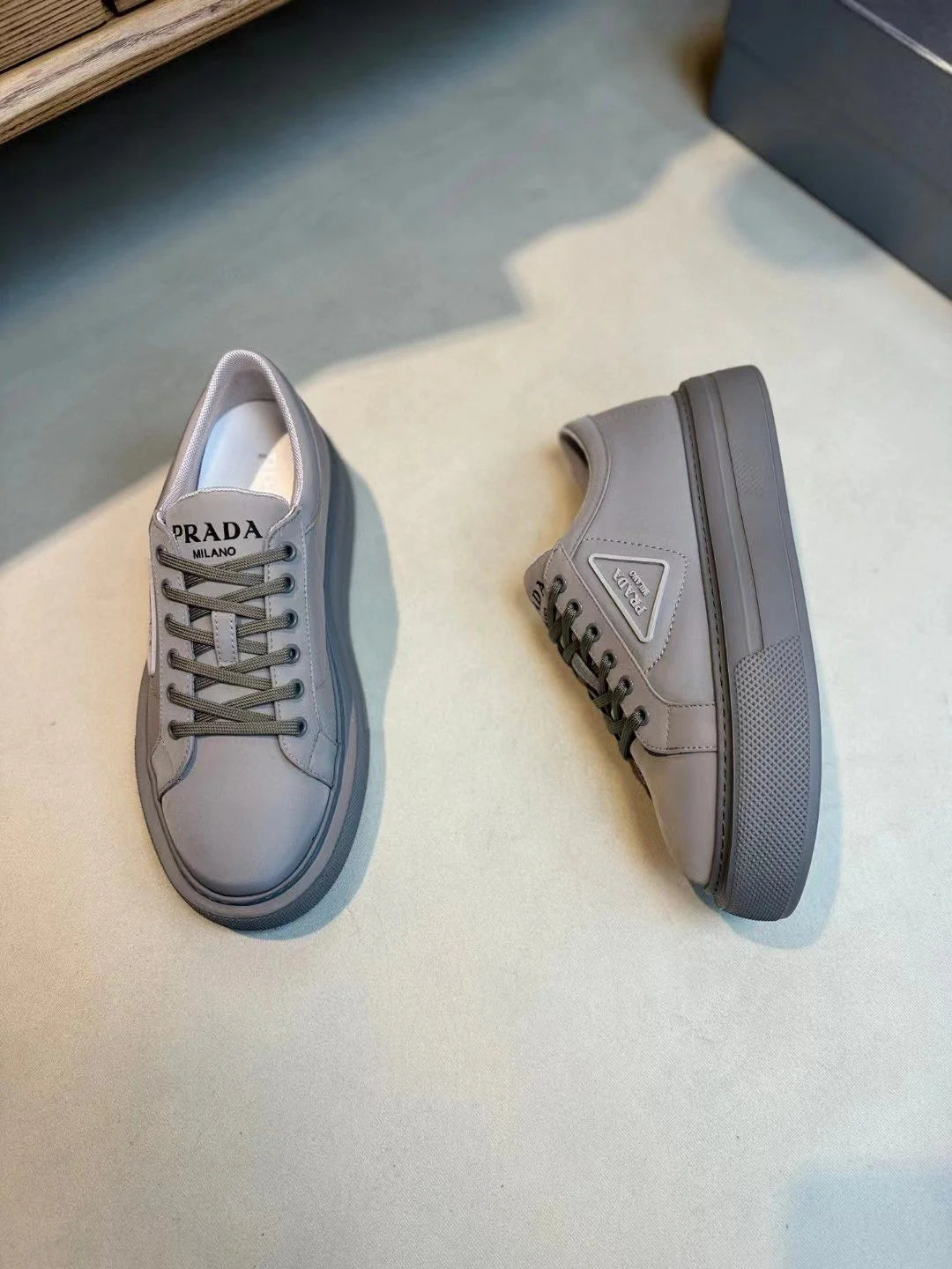 PRADA || 45mm Logo Flatform Trainers In Grey - FASHION MYST 