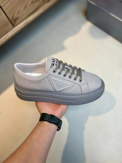 PRADA || 45mm Logo Flatform Trainers In Grey - FASHION MYST 