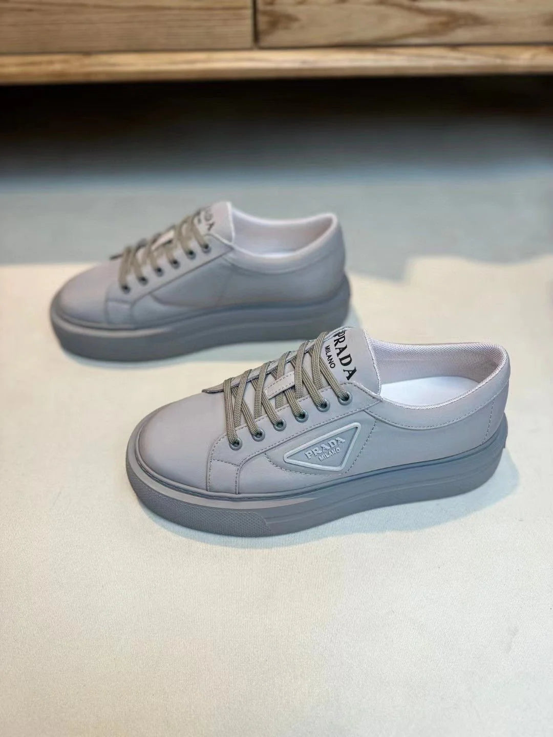 PRADA || 45mm Logo Flatform Trainers In Grey - FASHION MYST 