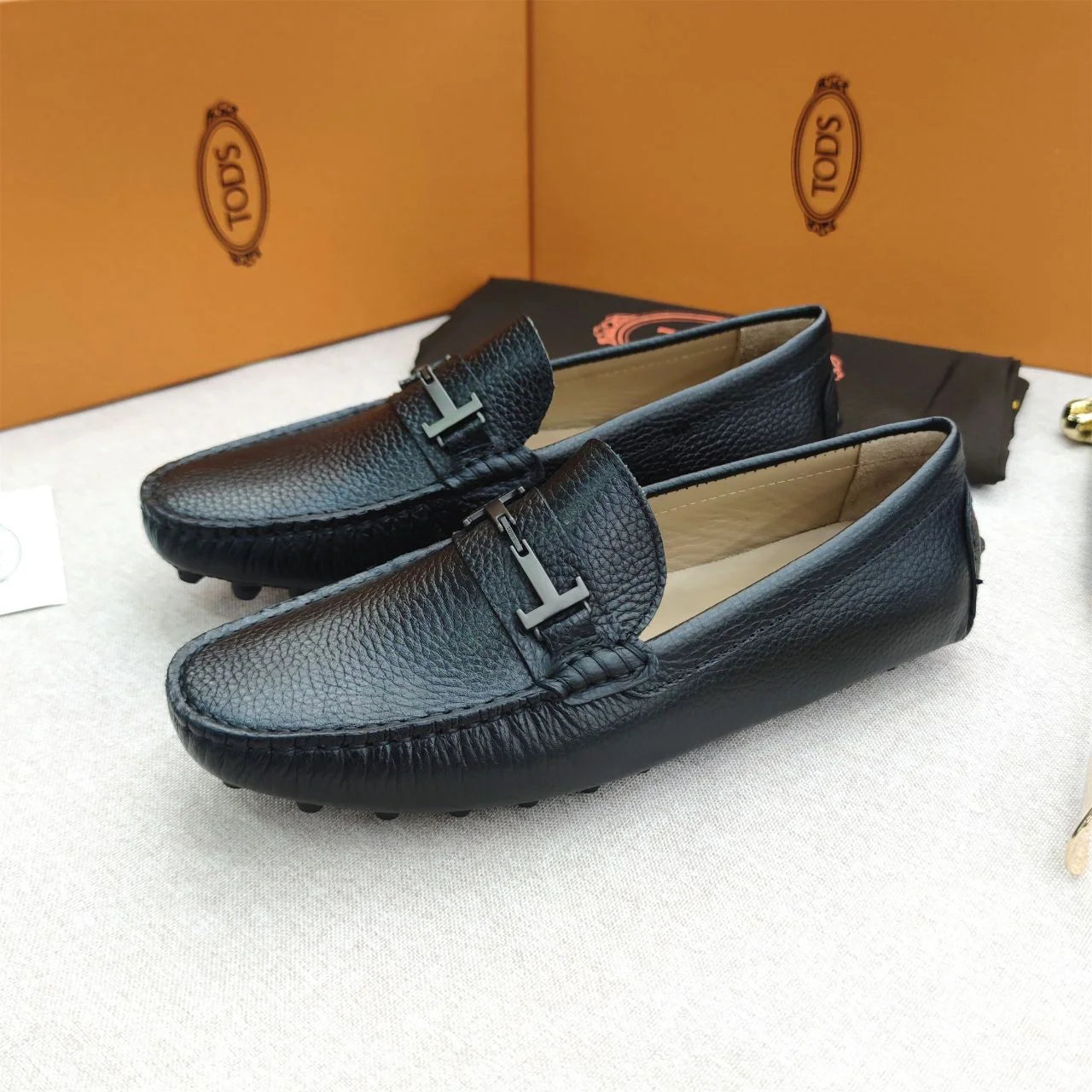 TODS || Black T-Buckle Milled Moccasins Leather Shoes