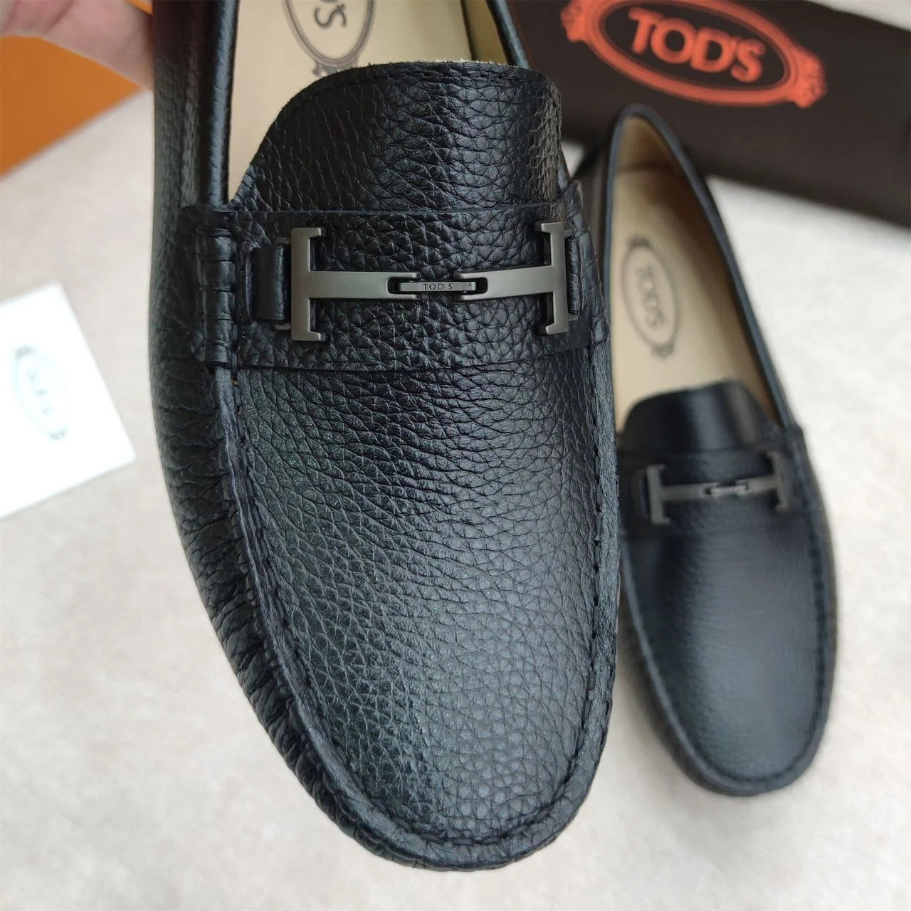 TODS || Black T-Buckle Milled Moccasins Leather Shoes