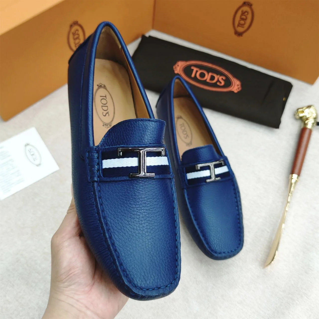 TODS || Metal T Logo-Plaque Leather Loafers / Blue