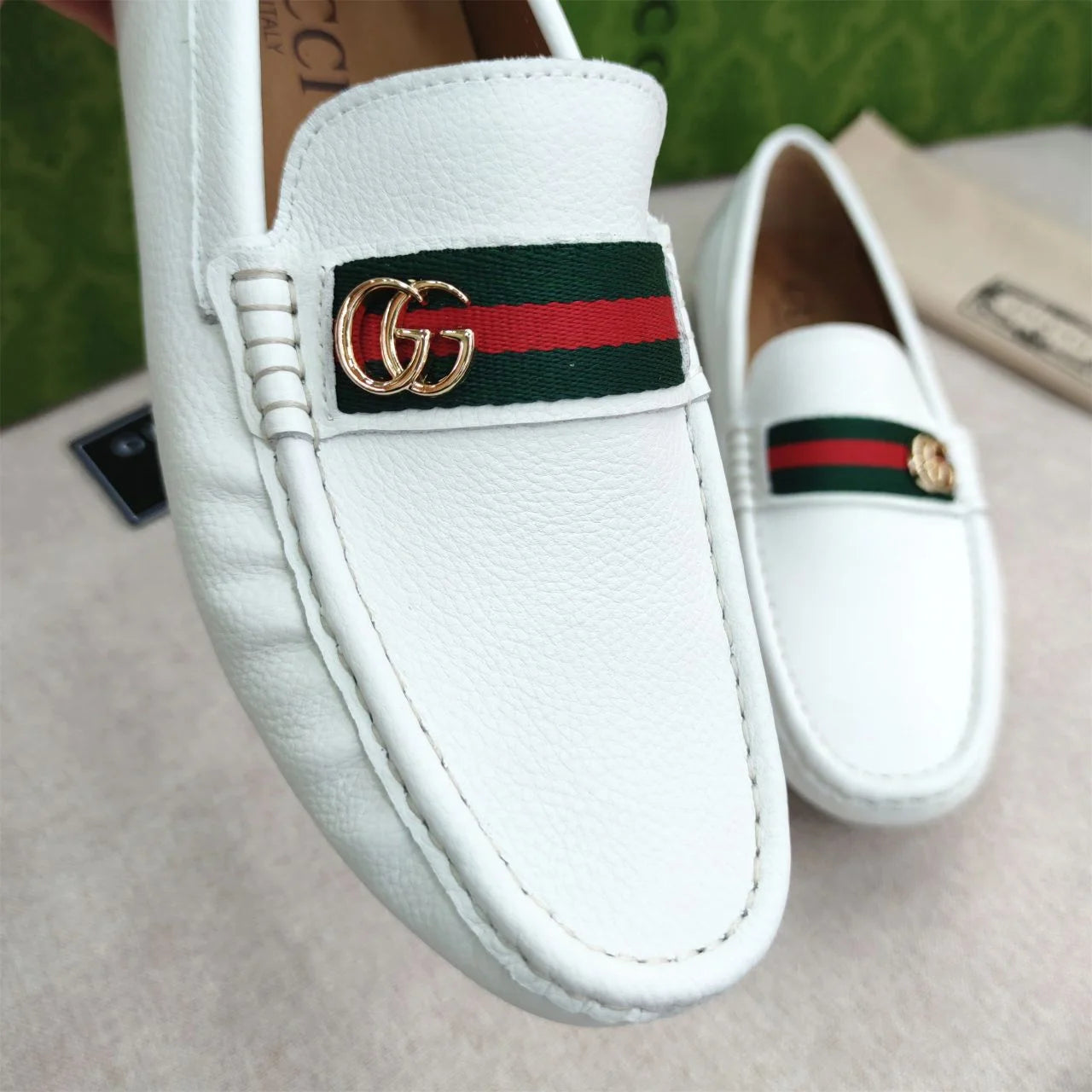 GUCCI || White Leather Horsebit Web Detail GG Metal Logo Loafers