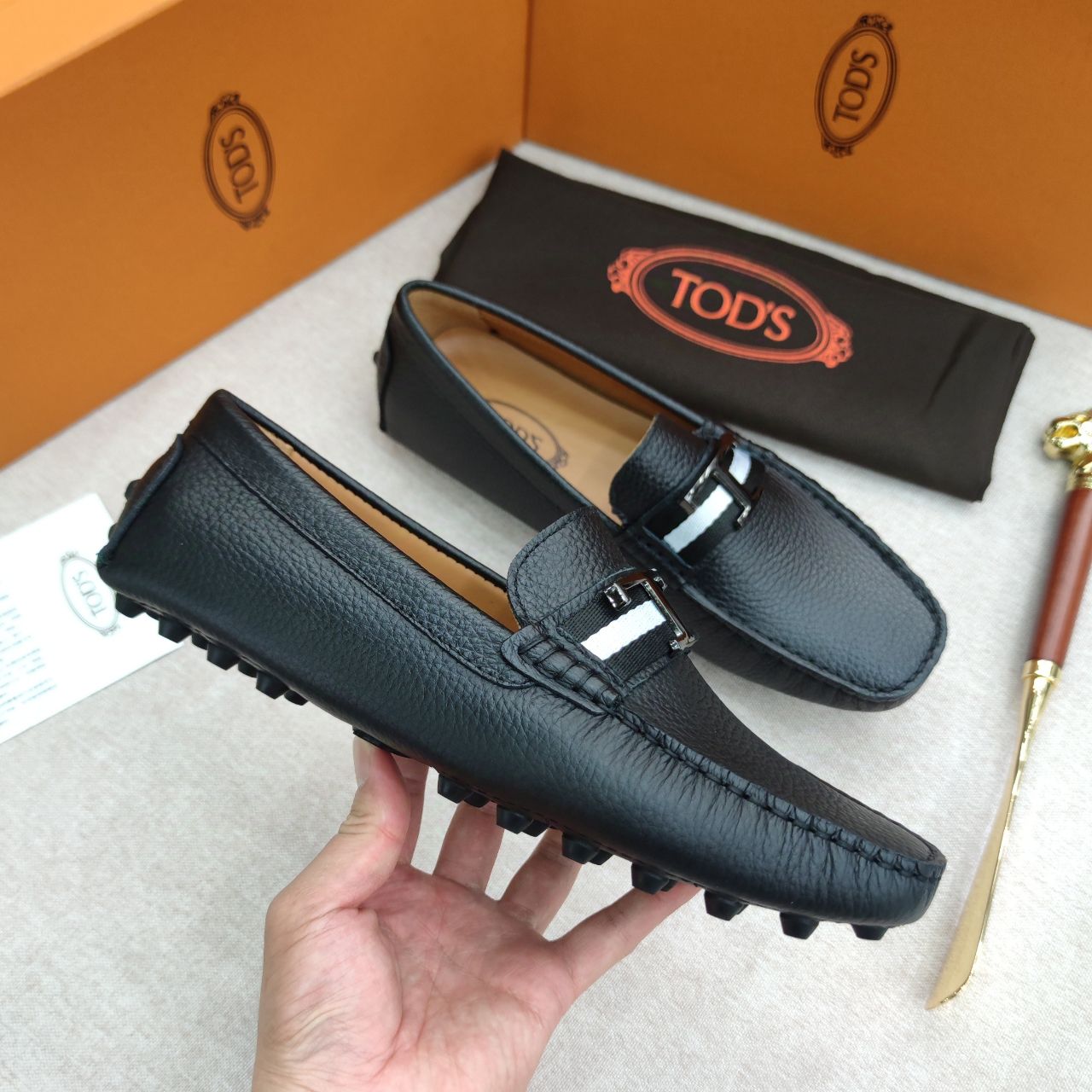 TODS || Big T Logo-Plaque Leather Black Loafers