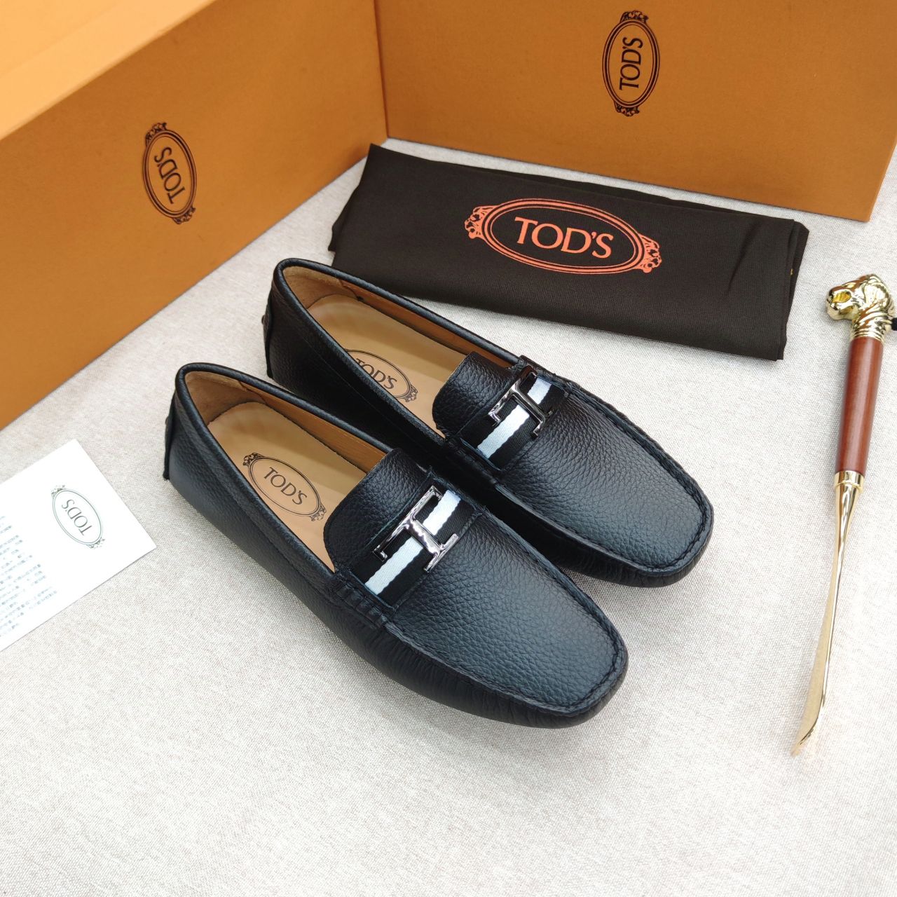 TODS || Big T Logo-Plaque Leather Black Loafers