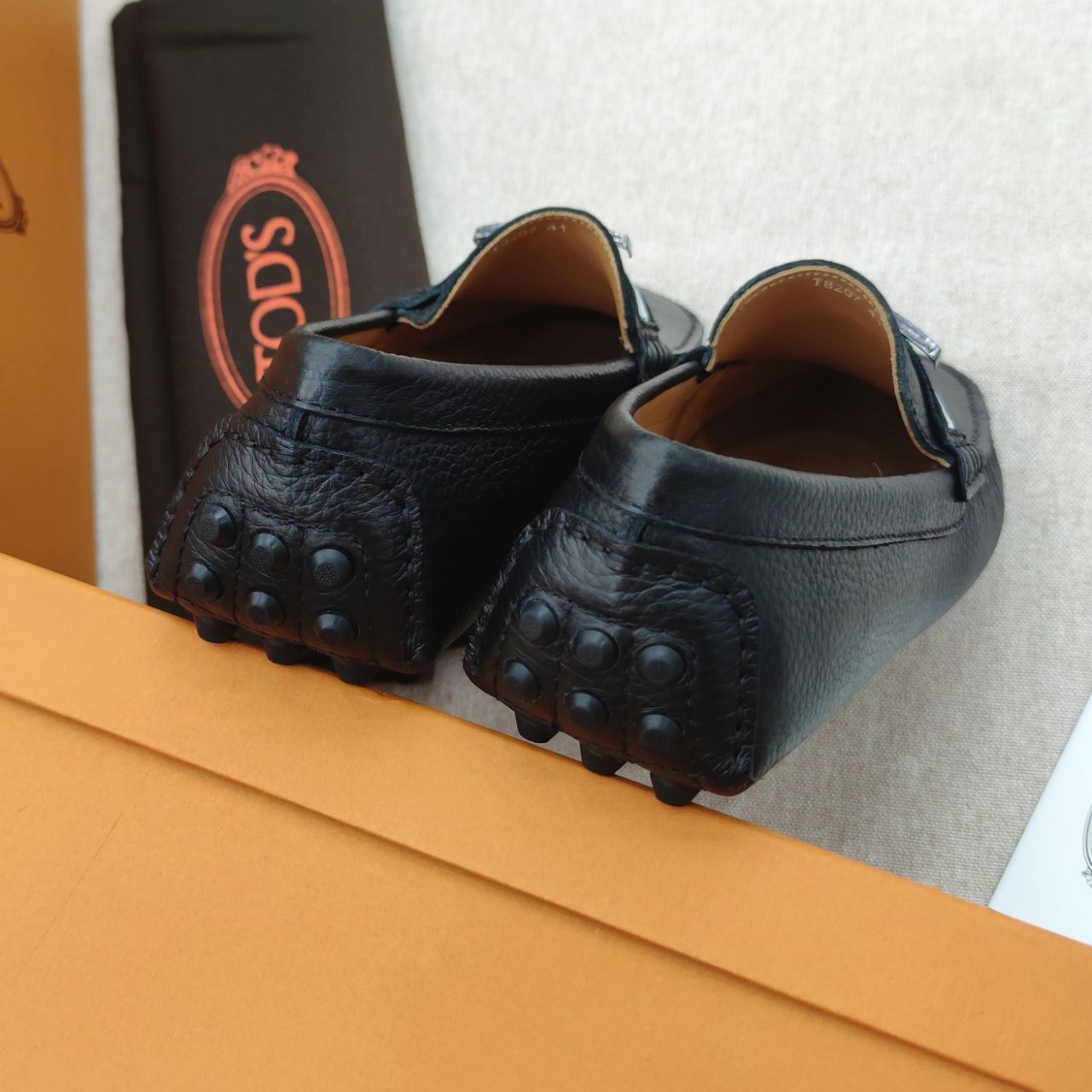 TODS || Big T Logo-Plaque Leather Black Loafers