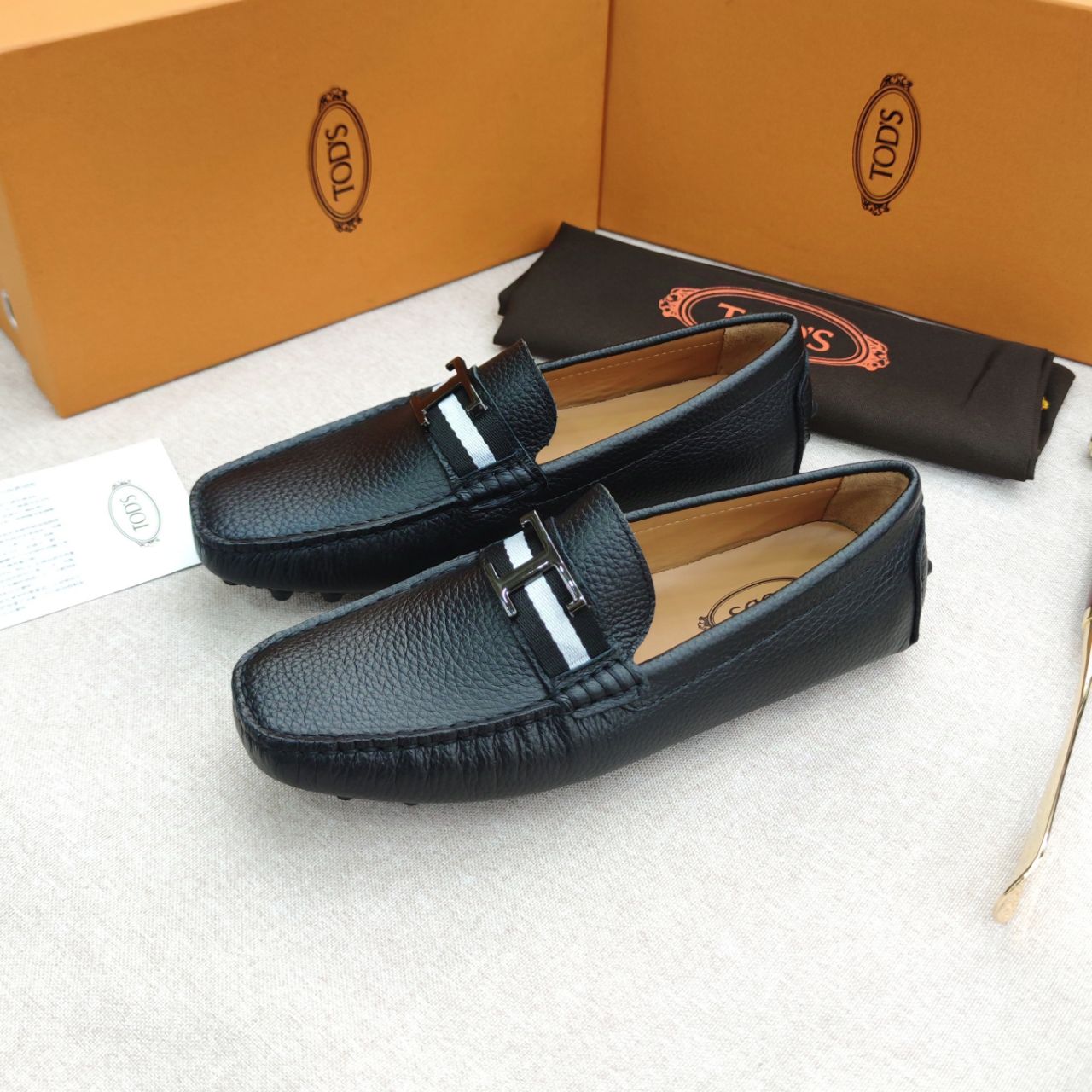 TODS || Big T Logo-Plaque Leather Black Loafers