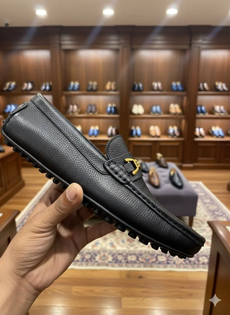 GUCCI || Black Grained Leather Moccasin with Gold-Tone Hardware