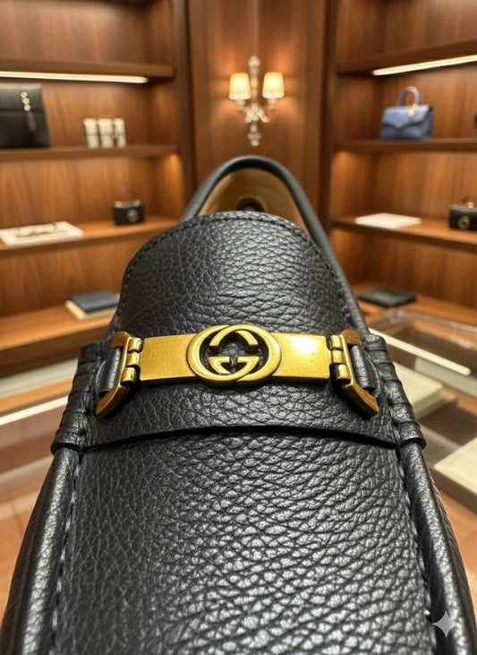 GUCCI || Black Grained Leather Moccasin with Gold-Tone Hardware