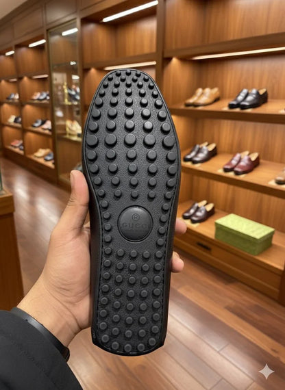 GUCCI || Black Grained Leather Moccasin with Gold-Tone Hardware