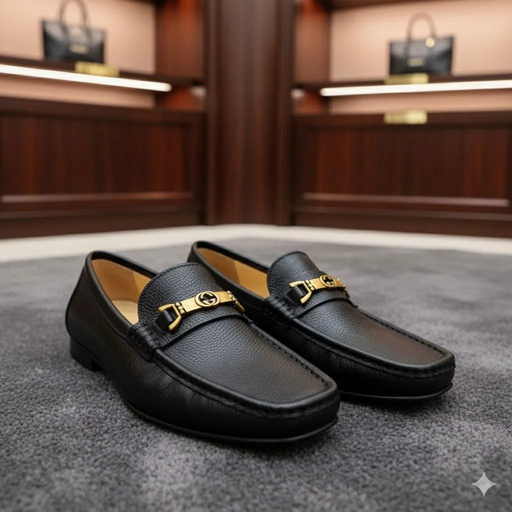 GUCCI || Black Grained Leather Moccasin with Gold-Tone Hardware