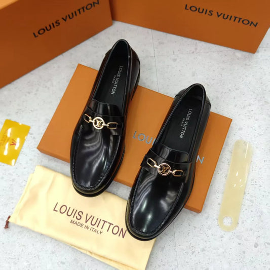 LOUIS VUITTON || Academy Loafer in Glazed Calf Leather with Gold-Tone Hardware