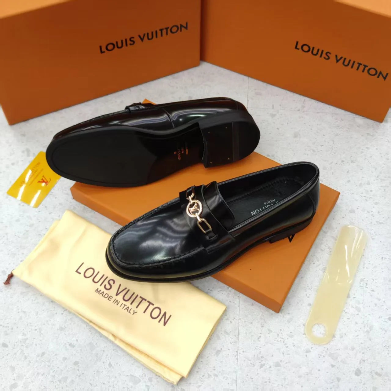 LOUIS VUITTON || Academy Loafer in Glazed Calf Leather with Gold-Tone Hardware