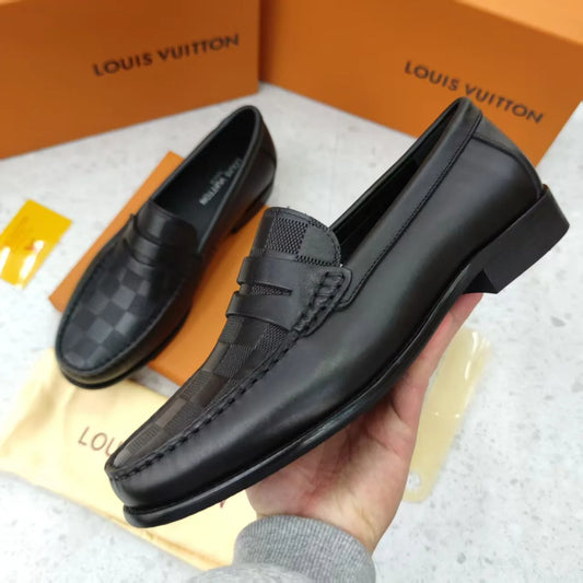 LOUIS VUITTON || Technical Mesh and Leather Low-Top Trainer with Signature Branding