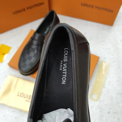 LOUIS VUITTON || Technical Mesh and Leather Low-Top Trainer with Signature Branding