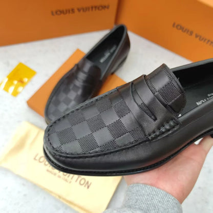 LOUIS VUITTON || Technical Mesh and Leather Low-Top Trainer with Signature Branding
