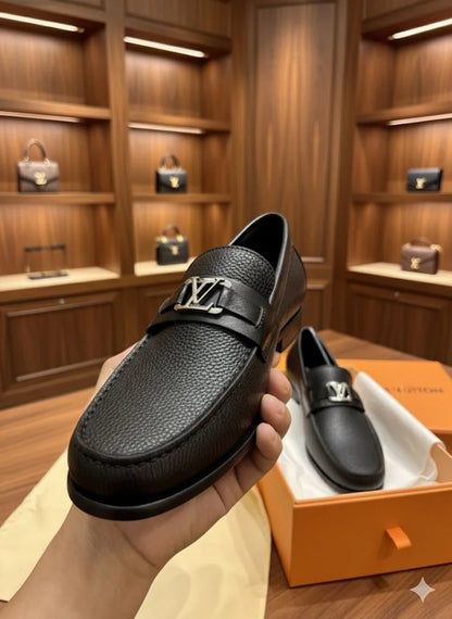 LOUIS VUITTON || Major Loafer - Black Grained Taurillon Leather - FASHION MYST